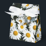 Caixinha De Lembrancinhas Daisy Sunshine Favor Box<br><div class="desc">Bela fotografia de margaridas ensolaradas decora uma caixa de favores animada. Esta design é excelente para casamentos,  reuniões,  aniversários,  Dia de as mães ou qualquer ocasião festiva!</div>