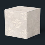 Caixinha De Lembrancinhas Damasceno Grunge de Marfim<br><div class="desc">Caixa de favores com padrão de damasco em foil falso envelhecido branco e marfim deslumbrante.</div>