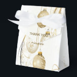Caixinha De Lembrancinhas Elegante do Feriado de Natal do Ornamento do ouro<br><div class="desc">Ouro Ornament Natal Feriado Caixas de Favor Legais. Único,  bonito,  na moda design. Fácil de ser personalizado. O estilo,  o tamanho e as cores da fonte podem ser alterados. Itens correspondentes disponíveis.</div>