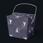 Caixinha De Lembrancinhas Escorpião de Grunge Azul Escuro<br><div class="desc">Caixa de favoritos de vindima em acentos de azul.</div>