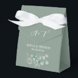 Caixinha De Lembrancinhas Eucalyptus Sage Green Botanical Initials Weding<br><div class="desc">Eucalipto,  botânico,  iniciais,  rústico,  verde,  caixa de adoração aquosa. Perfeito para casamentos,  aniversários,  festas.</div>