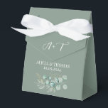 Caixinha De Lembrancinhas Eucalyptus Sage Green Botanical Initials Weding<br><div class="desc">Eucalipto,  botânico,  iniciais,  rústico,  verde,  caixa de adoração aquosa. Perfeito para casamentos,  aniversários,  festas.</div>