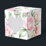 Caixinha De Lembrancinhas Favor do Partido Box-Floral Impressão<br><div class="desc">Caixa de favores de festas mostrada em um adorável design impressão floral multicolor. Cor Branco Personalize este item ou comprar como está. Imagem do stock freepik.com</div>