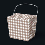 Caixinha De Lembrancinhas Faye e Lauren Brown Gingham<br><div class="desc">Apresentando nossas encantadoras caixas de favoritos desenhadas por gingham, a maneira perfeita de expressar gratidão ao seu casamento, aniversário ou convidados corporativos. Estas caixas de favor personalizadas fazem com que seus convidados se sintam especiais e deixem uma impressão duradoura. Cada caixa de favoritos possui dimensões de 4 polegadas de largura,...</div>
