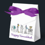 Caixinha De Lembrancinhas Feliz Feriado de Hanukkah NYC Nova Iorque Chanukah<br><div class="desc">Apresenta uma ilustração original de caneta e tinta de vários pontos de referência "vestidos" para a temporada de férias. Perfeito para Hanukkah! Não vê o que está procurando? Precisa de ajuda para a personalização? Entre em contato com Rebecca para ter algo projetado só para você.</div>