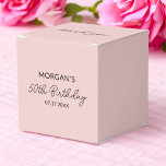 Caixinha De Lembrancinhas Festa de aniversário Cor-de-Rosa Rosa Muito Obriga<br><div class="desc">Expresse sua gratidão com elegância usando nossa Festa de aniversário Cor-de-rosa-pincelada Obrigado Nomear Caixas de Favor! Estas caixas encantadoras apresentam uma cor rosa pincelada e um obrigado personalizado que você envia, fazer-as perfeitas para adicionar um toque especial à sua celebração. Ideal para embalagens de pequenos presentes ou tratamentos, eles são...</div>