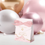Caixinha De Lembrancinhas Festa de Rico do Bat Mitzvah, Dourado Rosa, Chic<br><div class="desc">O cor-de-rosa-chico e o ouro enfeitam esta elegante caixa de favoritos do partido Bat Mitzvah. O nome da sua filha está escrito em um belo roteiro formal sob a Estrela de David. Caixas de presentes perfeitas para uma família judia moderna celebrando uma garota sendo chamada para a Torá.</div>