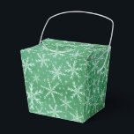 Caixinha De Lembrancinhas Flocos de neve de inverno de Natal a cair verde<br><div class="desc">Excelente para favoritos para festas de Natal ou presentes pequenos. Use para um casamento ou chá de panela de Natal.</div>