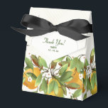 Caixinha De Lembrancinhas Flores de Fruta de pera<br><div class="desc">Peras penduradas entre folhas verdes com flores brancas.</div>
