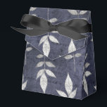 Caixinha De Lembrancinhas Folhas de Grunge Preto e Azul<br><div class="desc">Caixa de favoritos da safra em sotaque de preto e azul.</div>