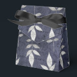 Caixinha De Lembrancinhas Folhas de Grunge Preto e Azul<br><div class="desc">Caixa de favoritos da safra em sotaque de preto e azul.</div>