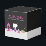 Caixinha De Lembrancinhas Girly Science Party<br><div class="desc">Você conhece uma garota que ama ciência? Uma festa temática da ciência é perfeita para o pequeno cientista na sua vida! Faça uma festa de aniversário para crianças incrível com a caixa de favoritos do partido Girly Science, projetada pela Enchantfancy Design Company. Estas caixas de favor de aniversário apresentam um...</div>