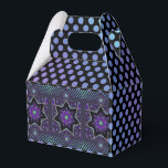 Caixinha De Lembrancinhas Guarda-chuva roxo & corações .7<br><div class="desc">Um padrão bastante gótico em roxo escuro sobre um fundo preto, com alguns toques mais brilhantes: um padrão de guarda-chuva de renda de 7 painéis com 7 corações roxos, reunidos de várias maneiras para um visual misterioso e romântico. (💜 alguns de vocês também verão pelo roxo e pelo 7 que...</div>