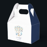 Caixinha De Lembrancinhas Hanukkah Love & Light Floral Menorah<br><div class="desc">Chanucá Love & Light Floral Menorah Box. Personalize o texto personalizado acima. Você pode encontrar itens de coordenação adicionais na nossa coleção "Floral Hanukkah Menorah e Dreidel".</div>