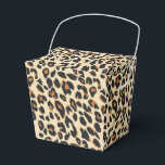 Caixinha De Lembrancinhas Impressão de Leopardo<br><div class="desc">Esta caixa de lembrancinha de festa é mostrada em uma impressão de leopardo safari moderna.
Cores em tons de bege e marrom.
Personalize este item ou compre como mostrado.



Imagem de estoque</div>