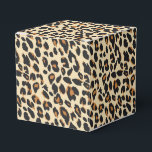 Caixinha De Lembrancinhas Impressão de leopardo<br><div class="desc">Esta caixa de lembrancinhas de festa é mostrada em uma impressão de leopardo safari moderna.
Cores em tons de bege e marrom.
Personalize este item ou compre como mostrado.



Imagem de estoque</div>