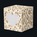 Caixinha De Lembrancinhas Impressão Leopardo<br><div class="desc">Esta caixa de favoritos é mostrada em uma versão safari do leopardo moderno. Cores de tons bege e castanho. Personalize este item ou comprar conforme mostrado. Imagem do stock</div>