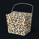 Caixinha De Lembrancinhas Impressão Leopardo<br><div class="desc">Esta caixa de favoritos é mostrada em uma versão safari do leopardo moderno. Cores de tons bege e castanho. Personalize este item ou comprar conforme mostrado. Imagem do stock</div>