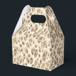 Caixinha De Lembrancinhas Impressão Leopardo<br><div class="desc">Esta caixa de favoritos é mostrada em uma versão safari do leopardo moderno. Cores de tons bege e castanho. Personalize este item ou comprar conforme mostrado. Imagem do stock</div>