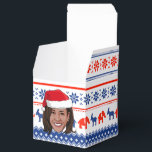 Caixinha De Lembrancinhas Kamala Harris Christmas<br><div class="desc">Os presentes e engrenagens políticos mais únicos do Natal em PolitiClothes.com Procurar o nosso Compro eleitoral e presentes políticos, incluindo: Enfeites de natal de Kamala Harris, Cartões de Natal Kamala Harris, Papel de Embraiagem de Kamala Harris, Kamala Harris Gift Bags, Kamala Harris Sweater, Kamala Harris Gift Tags, Kamala Harris T-shirts,...</div>