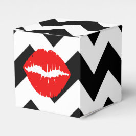Caixinha De Lembrancinhas Lábios vermelhos no Zigzag preto e branco
