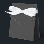 Caixinha De Lembrancinhas Líquido Elegante Chic Negra Simples Moderno da Mei<br><div class="desc">Moderno Solid Midnight Black Simple Chic Elegant Boxes Boxes apresenta um negro moderno e sólido da meia-noite. Perfeito para Dia de os namorados,  Dia da Mulher,  Dia de as mães,  festas de aniversário,  aniversário,  casamentos,  chás de panela,  chás de fraldas e muito mais. Criado pelo Evco Studio www.zazzle.com/store/evcostudio</div>
