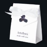 Caixinha De Lembrancinhas Lírio Roxo Elegante Marca de Florista<br><div class="desc">Melhore a apresentação da sua marca com essas elegantes caixas de favores de flores de íris roxo, perfeitas para floristas, negócios de boutique ou favores de eventos especiais. Com uma foto sofisticada de flor de íris, essas caixas personalizáveis adicionam um toque floral refinado à embalagem para pequenos presentes, favores de...</div>