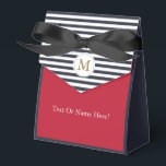 Caixinha De Lembrancinhas Listras da Marinha Chic Bloco de Cor Vermelha Mono<br><div class="desc">Este design sofisticado e elegante apresenta um padrão moderno de blocos de cores, perfeito para adicionar um toque sofisticado a qualquer evento. A obra de arte combina listras clássicas em azul-marinho e branco com uma seção vermelha ousada, criando um contraste visual impressionante. Um monograma dourado luxuoso e uma gravata borboleta...</div>