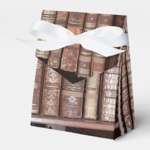 Caixinha De Lembrancinhas Livros de biblioteca em uma prateleira