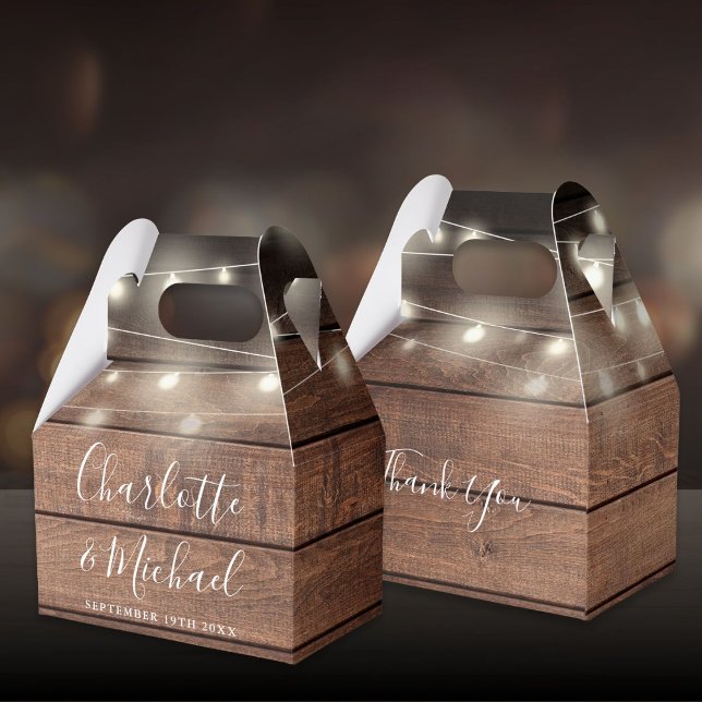 Caixinha De Lembrancinhas Luzes de Corda Casamento Script Assinatura Madeira (String Lights Rustic Wood Signature Script Wedding Favor Boxes)