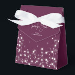 Caixinha De Lembrancinhas Luzes De Espuma De Ameaça Obrigado<br><div class="desc">Uma coroa de Natal de luzes cintilantes contra um fundo de ameixa. A fonte do script "Obrigado" é uma imagem - para que possa ser redimensionada, rotacionada e reposicionada. O resto do texto é perfeitamente editável. Outras cores, diferentes tamanhos/formas da caixa de favoritos e itens de coordenação estão disponíveis na...</div>