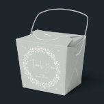 Caixinha De Lembrancinhas Luzes De Espumante Verde Da cinza Obrigado<br><div class="desc">Uma coroa de brilhantes contra um fundo verde-cinza. A fonte do script "Obrigado" é uma imagem - para que possa ser redimensionada, rotacionada e reposicionada. O resto do texto é perfeitamente editável. A imagem das Luzes Espumantes também pode ser redimensionada e movida. Outras cores, diferentes tamanhos/formas da caixa de favoritos...</div>