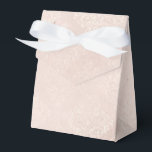 Caixinha De Lembrancinhas Marfim e Branco Grunge Danificado Damask<br><div class="desc">Caixa de favores de damasco vintage marfim e branco cintilante envelhecido com um toque de rosa.</div>