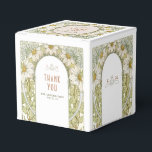 Caixinha De Lembrancinhas Marguerite Daisy Delicate Art Nouveau Mucha<br><div class="desc">"Adicione um toque de beleza natural ao seu casamento ou favoritos para festas com essas charmosas caixas de favores margueritas e margaríticas. Estas elegantes caixas brancas são adoradas com delicados designs florais e são perfeitas para encherem com doces, pequenas cestas ou outros pequenos presentes para os seus convidados. A design...</div>