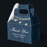 Caixinha De Lembrancinhas Marinho Blue Barn Wood String Luzes Casamento<br><div class="desc">Obrigado de casamento azul-marinho russo.. você é a favor de uma caixa com luzes de cordas em um fundo de madeira.</div>