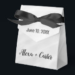 Caixinha De Lembrancinhas Mármore Branco Abstrato Casamento<br><div class="desc">Design abstrato de mármore branco suave com texto.
Todo o texto pode ser alterado.</div>