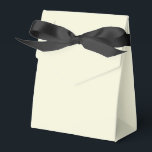 Caixinha De Lembrancinhas Moderno e sólido marfim - Simples elegante<br><div class="desc">Moderno Solid Ivory Simple Chic Favor Boxes apresenta um marfim sólido moderno. Perfeito para Dia de os namorados,  Dia da Mulher,  Dia de as mães,  festas de aniversário,  aniversário,  casamentos,  chás de fraldas e muito mais. Criado pelo Evco Studio www.zazzle.com/store/evcostudio</div>