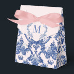 Caixinha De Lembrancinhas Monograma do Damasco Rosa e Azul do Grande Milênio<br><div class="desc">Este design de festa de Natal tem um design pré-disquete do milênio apresentando uma cor damasco azul marinho sobre um fundo cor-de-rosa pincelado. Há um lugar no flap superior para adicionar o seu monograma inicial. A frente e o verso têm uma cor damasco coordenadora.</div>