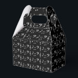 Caixinha De Lembrancinhas Musical de Notas Musicais em Preto e Branco<br><div class="desc">Black and White Musical Notes Music Lover Musical Favor Box projetado por Nisha Prabhu CuteHomeGifts. Um presente fantástico para qualquer músico. Para músicos. Para qualquer amante de música! Esta gravata apresenta um design de notas de música branca em contraste sobre um fundo preto. Esta é a gravata perfeita para profissionais...</div>