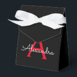 Caixinha De Lembrancinhas Nome do Monograma da Rapariga do Script Preto Verm<br><div class="desc">Monograma de brilho vermelho e preto Adicionar seu próprio nome Caixas de presentes em papel Isto faz o doce e perfeito aniversário de 16 anos,  casamento,  chá de panela,  aniversário,  chá de fraldas ou festa de solteira para alguém que ama luxo de luxo e estilos quíticos.</div>