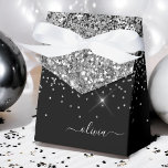 Caixinha De Lembrancinhas Nome do Monograma do Sparkle Glitter Negra<br><div class="desc">Nome do Monograma da Silver e do Black Sparkle Glitter e Caixas de Presente do Partido do Papel Inicial Isto faz o doce e perfeito presente de 16 anos, casamento, chá de panela, aniversário, chá de fraldas ou festa de solteira para alguém que ama luxo de vidro e estilos quíticos....</div>