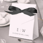 Caixinha De Lembrancinhas Nome do Monograma Minimalista Moderno e Rosa Esmag<br><div class="desc">Eleve os favores do seu evento com a nossa Clássica Elegante Caixa de Favoritos do Monograma Moderno Minimalista. Meticulosamente projetados, esses favoritos combinam perfeitamente a sofisticação do eterno com o minimalismo contemporâneo, fazer-os de um na moda e memorável adição à sua celebração. Feito com precisão e atenção ao detalhe, essas...</div>