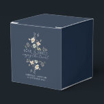 Caixinha De Lembrancinhas O Amor De Flor Selvagem Azul Elegante É Um Casamen<br><div class="desc">Aprecie seus convidados de casamento com esta elegante caixa de favor floral com a mensagem romântica Amor é Doce Aproveite o Tratado. Perfeito para o seu doce doce tratamento, esta caixa azul personalizada de marinho inclui os nomes dos casais e a data do casamento, lindamente acentuada com delicadas ilustrações botânicas...</div>