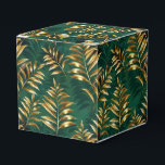 Caixinha De Lembrancinhas Padrão contínuo com samambaias douradas<br><div class="desc">Padrão contínuo de ouro,  jóias,  galhos e folhas de samambaia brilhantes em fundo verde,  florestal e texturizado. Samambaia dourada.</div>