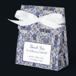 Caixinha De Lembrancinhas Padrão de azulejo geométrico azul vintage<br><div class="desc">Azulejos europeus geométricos vintage pintados à mão. Padrão ornamental de perfeição. As tonalidades de cor incluem azul e branco. O design decorativo perfeito,  presente ideal para qualquer ocasião.</div>