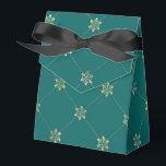 Caixinha De Lembrancinhas Padrão de Treliça Floral em Verde-Azul e Dourado<br><div class="desc">Caixa de favor vintage com acentos em verde-azul e dourado.</div>