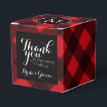 Caixinha De Lembrancinhas Padrão Xadrez Monograma Búfalo Preto Vermelho Rúst<br><div class="desc">Um design robusto e masculino com uma área para monogramas. Um padrão clássico e tradicional que existe há anos. Se você precisar ajustar a arte ou alterar a fonte,  você pode clicar na área de personalização. Isso o levará à ferramenta de design onde você pode fazer muitas alterações.</div>
