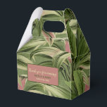 Caixinha De Lembrancinhas Palmares Tropicais Vintage Botânica Aquarela Verde<br><div class="desc">Esta caixa de favores tem uma bela pintura botânica vintage em aquarela de uma palmeira tropical Cordyline vs. Princesa Margaret feita em um padrão repetível com um fundo texturizado de linho verde em cores creme, rosa e verde. Aumente ou diminua este padrão ou gire-o ao seu gosto. Personalize adicionando um...</div>