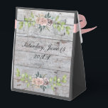 Caixinha De Lembrancinhas Para Sempre Dois Corações - Um Amor<br><div class="desc">Este padrão de casamento mostra delicadas fronteiras florais em um fundo de naves rusticado. A design romântica é perfeita para um casamento de primavera ou verão,  e o sutil uso das flores adiciona um toque de elegância ao olhar geral.</div>
