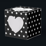 Caixinha De Lembrancinhas Pérolas Brancas em Preto<br><div class="desc">Coração branca com novos nomes em padrão de pérolas preto e branco. A cor de fundo pode ser alterada.</div>